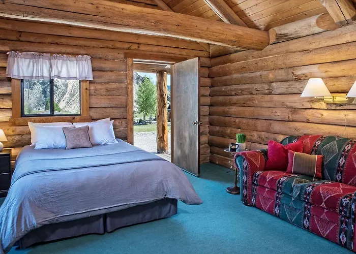 Triangle C Cabins